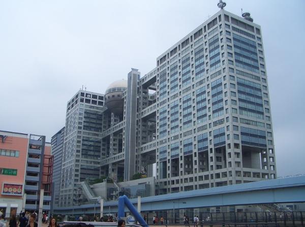 Kuva 4: Fuji Television Building, Odaiba, Tokyo, 1996. Kuva Juha Saunavaara