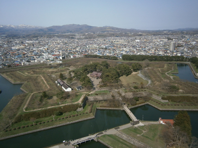 Kuva 6: Goryōkaku-linnoituksen (五稜郭) jäännökset Hakodatessa. Kuva: Karoliina Rankinen, Hakodate 2012