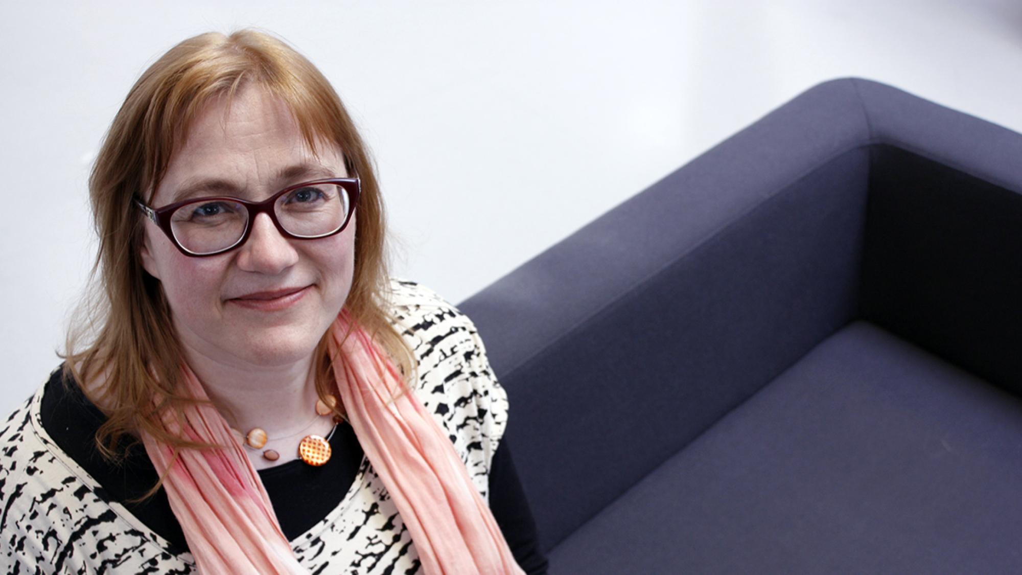 EMBA News - Väsynyt ja ankea firma hakee laiskaa tyhjäntoimittajaa